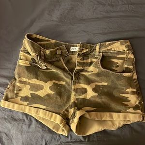 Camo, denim shorts from ZARA